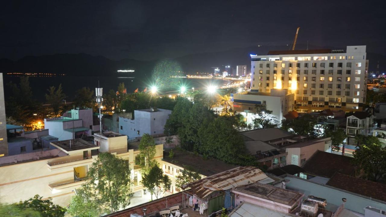 ホテル Khach San Sao Viet クイニョン エクステリア 写真